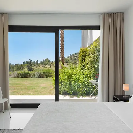 Panoramic Views And Large Garden In Atalaya Hills Estepona
